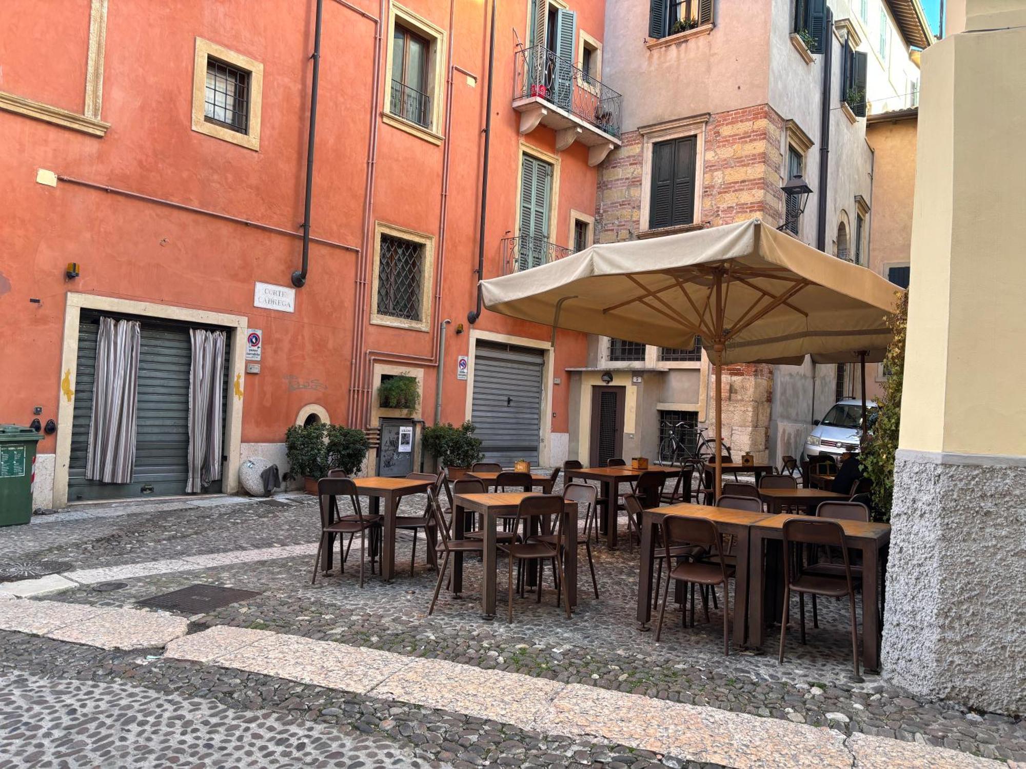 Ad Verona Flat, Verona